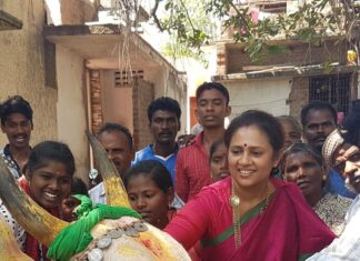 Lakshmy Ramakrishnan Instagram - Missing the interactions with public, waiting for #COVID to be gone😡 Waiting to meet you all again ❤️❤️