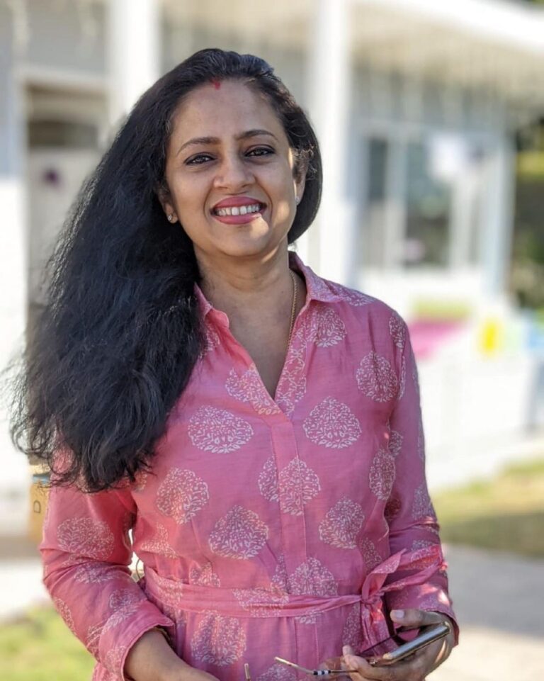Lakshmy Ramakrishnan Instagram - Hi folks, lost some weight and got little more confident , healthy?! Not yet, long way to go... but I am pretty much heading there❤️