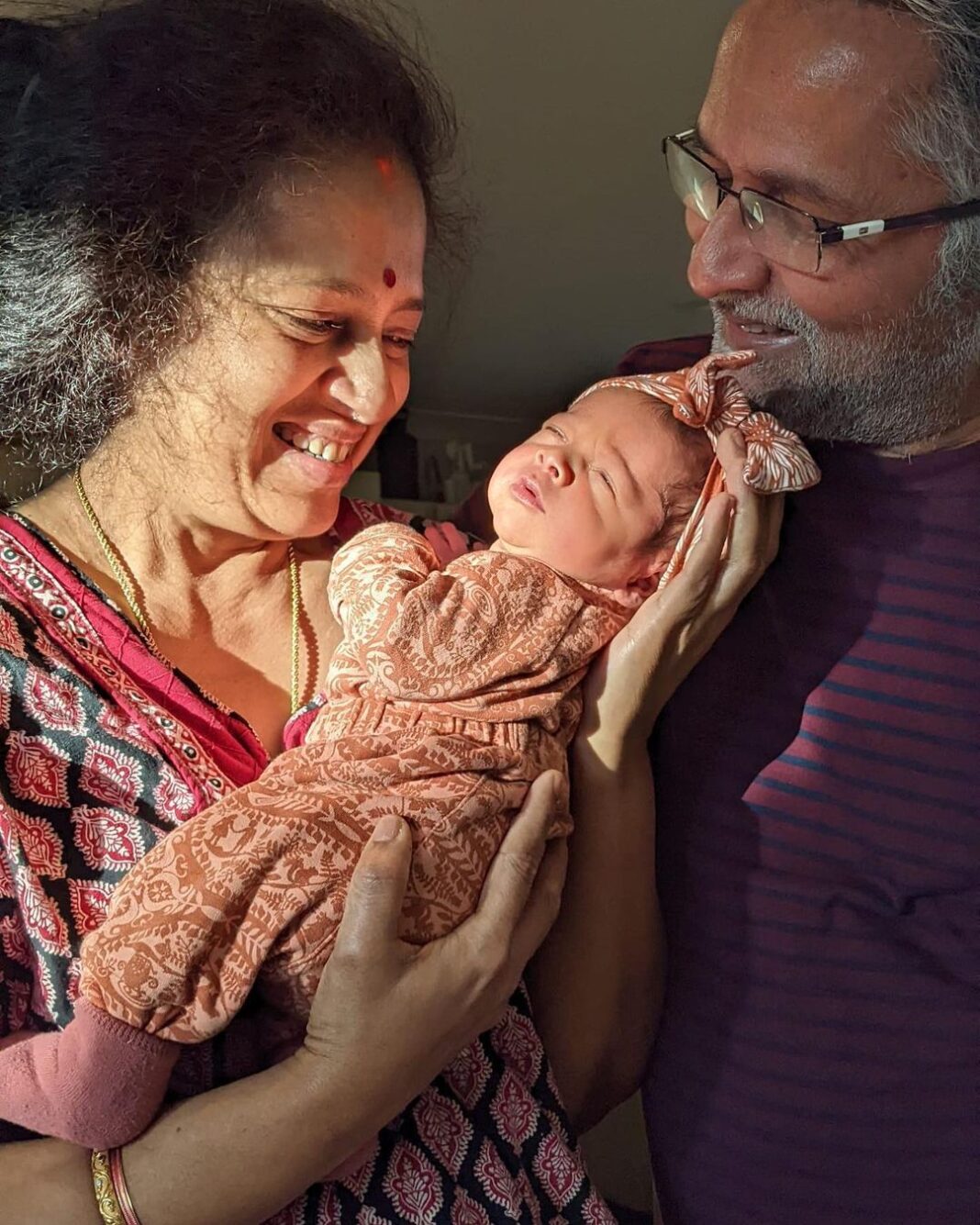 Lakshmy Ramakrishnan Instagram - Sharing our joy with all of you ❤️She is tiny but adorable, send her your blessings and wishes folks 🙏