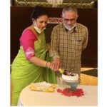 Lakshmy Ramakrishnan Instagram - When we watched #greatindiankitchen and #Tribanga, it was like a recap for us, most importantly, pointed out the things we did right, as a couple, knowingly or unknowingly! We celebrated our Anniversary recently🙏here r some excerpts from the 37 yrs of roller coaster ride...