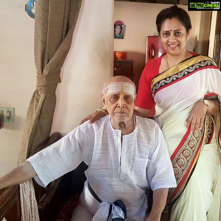 Lakshmy Ramakrishnan Instagram - Happy #FathersDay Day to all the wonderful Dads our there😍😍He is one Awesome DAD😍
