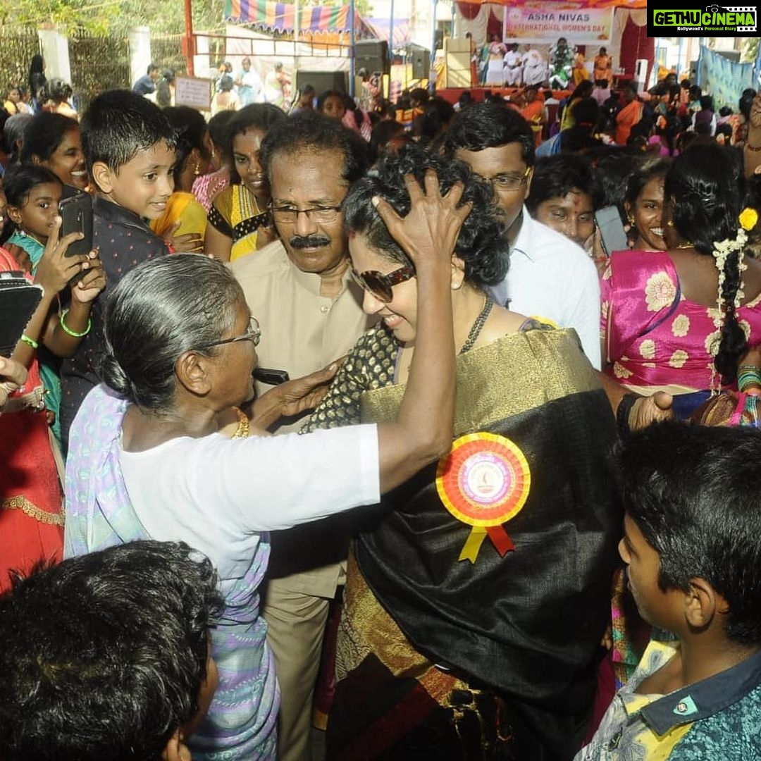 Lakshmy Ramakrishnan Instagram - Grateful to SollvathellamUnmai platform & Zeetamil for all this loveš„°
