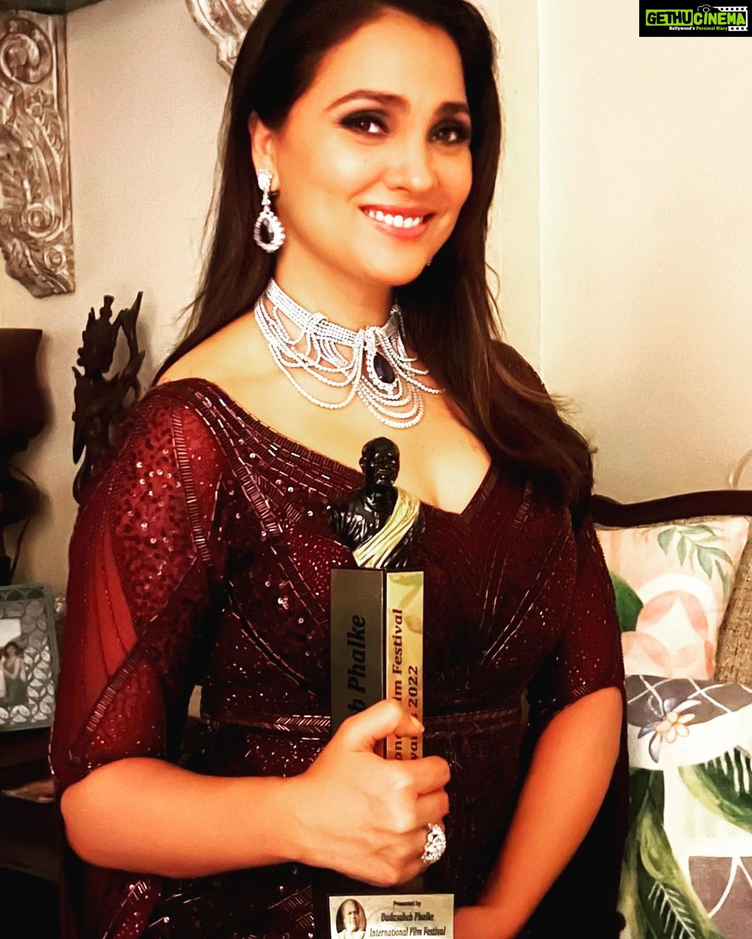 Lara Dutta Instagram - Always grateful for the opportunities the film industry gives me! 🙏. Thrilled to win the @dpiff_official award for #Bellbottom. A big thank you to @akshaykumar @pooja_ent #vashuji, @deepshikhadeshmukh @jackkybhagnani @ranjitmtewari , for the opportunity to play Mrs. Gandhi on screen! ♥️🙏. And this wouldn’t be possible without #vikramgaikwad and his amazing team of makeup and prosthetics artists. And for my fam- my greatest strength! 💕💕