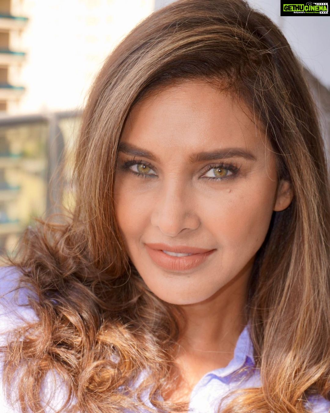 Lisa Ray Instagram - Let women with heart and guts take the wheel - like @natasha.moor - and watch the world rise up to meet them 💫 You all know by now that @natasha.moor is a boss babe and CEO of her own beauty brand @natashamoorcosmetics with incredible skills. I mean I just found out she’s somehow managed to squeeze professional photographer into her talent kit. But Natasha’s most formidable secret power is her empathy - she cares deeply. About empowering women, about whether her neighbour has enough groceries, about conquering the beauty world with empathy, and making everyone she comes into contact with feel her particular brand of uplifted. It’s been too long since Tash did my face so we remedied that today. She’s used FREEDOM on my lips and her Conceal and Conquer Kit is to die. Dubai living has taken on a new glow knowing Natasha is near by. #Moorthanmakeup #natashamoorcosmetics