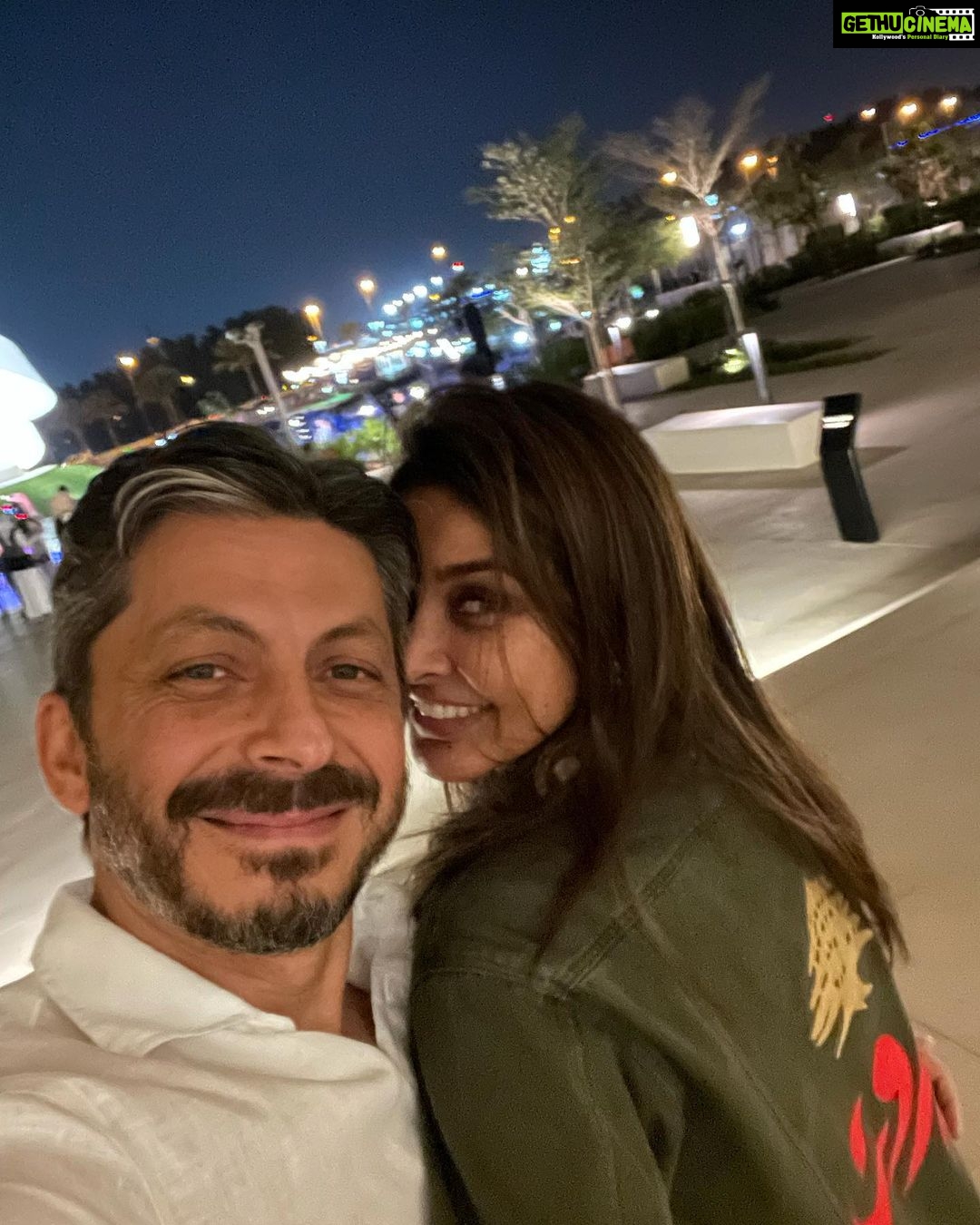 Lisa Ray Instagram - Habibi consents to making a slightly blurry appearance on my timeline after we drove to the remarkable @sharjahhow last night to soak in the Arabic- Flamenco fusion sounds of @maqamundo The UAE continues to impress (By the way, that’s ‘Beirut’ in Arabic embroidered on my back 🇱🇧)