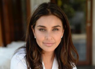 Lisa Ray Instagram - Time, And it’s one directional arrow. …. Having abandoned the flimsy fantasy of certainty - One can remain open Wide open To possibility.
