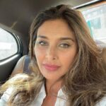 Lisa Ray Instagram - On my way to @emirateslitfest to see my fabulous friend @sujstyle in session with hit author @thealkajoshi 💗 The line up this year is formidable. Who else is coming? #emirateslitfest #readmorebooks #mydubai