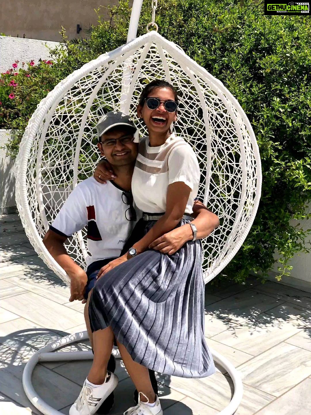 M.M. Manasi Instagram - Getting all cheesy already ♥️ Oh wait... That reminds me... Can we have pizza today! please baby? @drabhineshv ♥️🥰 #TheHusband #Swara #OurDaughter #reels #ReelItFeelIt #BeforeBaby #AfterBaby #MyForeverValentine. #ValentineWeek #reelkaro #TrendingVideos #life #vacation #Throwback