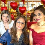 Madhoo Instagram - A fun day with my girl friends ❤️🌺❤️❤️ @ramonanaarang 💞💄