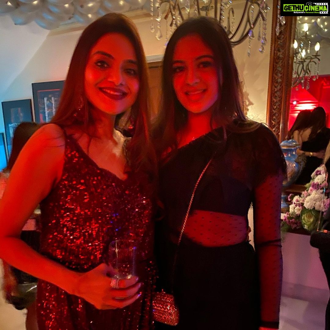 Madhoo Instagram - Partying with my baby girl ❤️❤️❤️