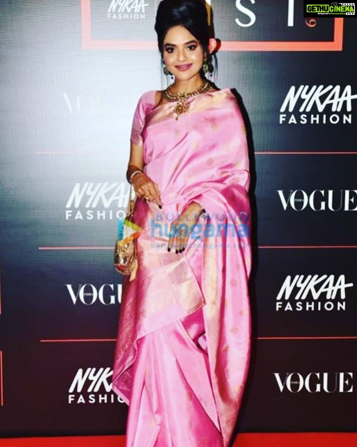 Madhoo Instagram - @shweta_kamblee and Rekha thank you for makeup &hairstyle❤️❤️❤️❤️