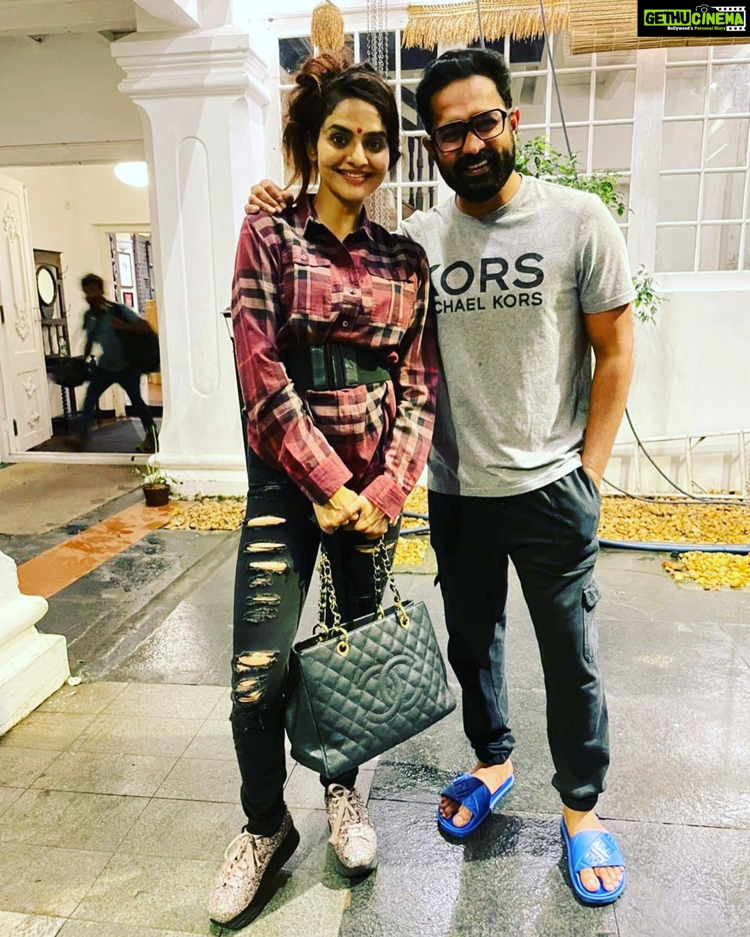 Madhoo Instagram - @asifali hap hap happy birthday to you 💜🌈