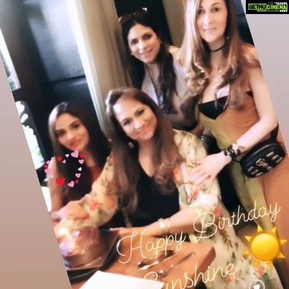 Madhoo Instagram - @lailalamba happy birthday dearest Laila ❤️