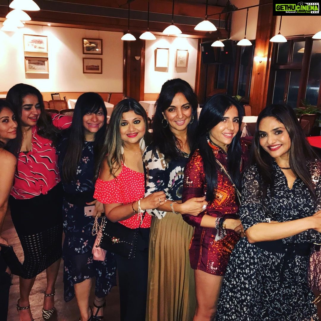 Madhoo Instagram - Bombay gym fun nights ..❤️