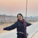 Madhoo Instagram - #lifeisbeautiful #sunrise 🌈💄 Smart City - Gwalior