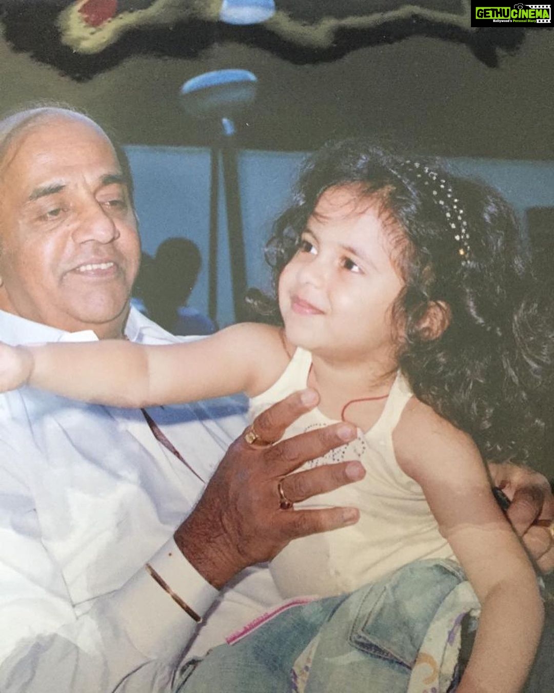 Madhoo Instagram - My dearest Appa miss u everyday and celebrate u everyday🌺 u live with me every second HAPPY BIRTHDAY MY ANGEL MY GUIDE❣️