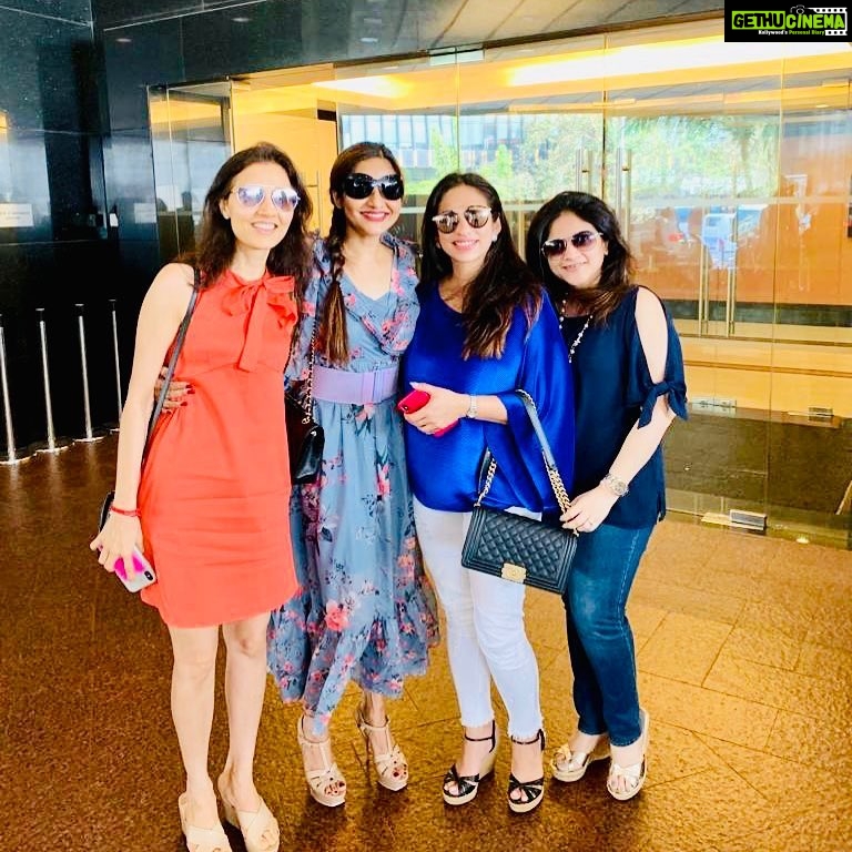 Madhoo Instagram - Celebrations all around ❤️❤️❤️ @janvisippy @pujadalal77