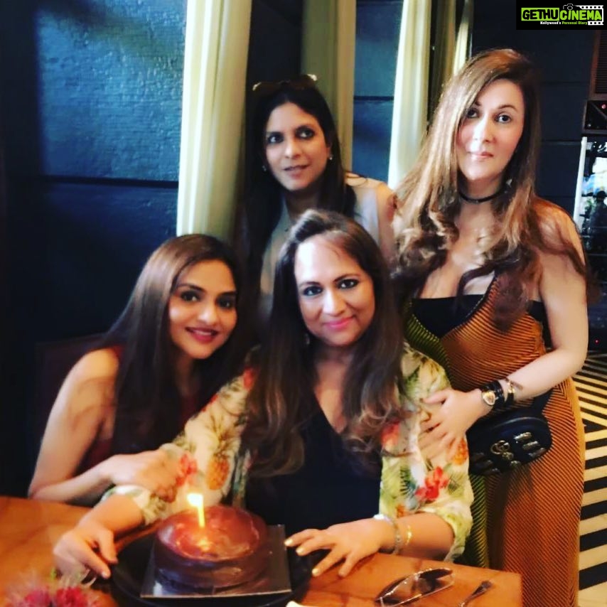 Madhoo Instagram - Thanku thank thank u ❤️❤️❤️❤️ @supernamotwane @lailalamba and @sharmillakhanna
