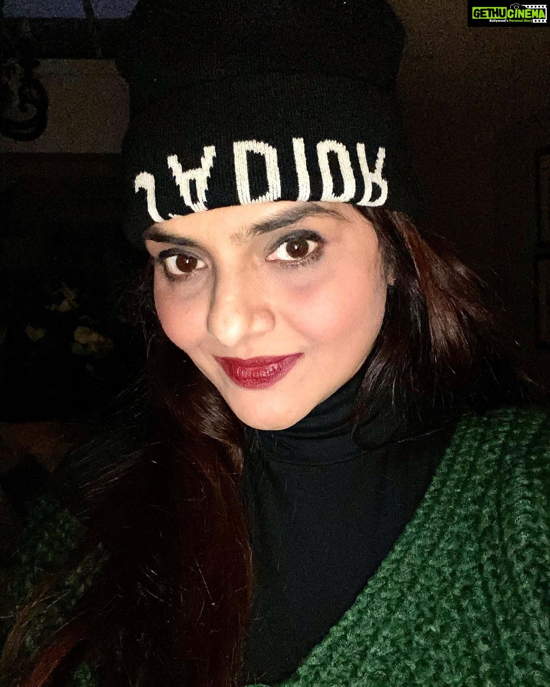 Madhoo Instagram - Today is 30 years to my beginning as an artiste . On this day I feel very blessed and grateful and am thinking of all the things along the way… I WILL GO LIVE AT 11 am AND WILL SHARE MY FEELINGS WITH YOU ALL . CONNECT WITH ME AND ASK AWAY 💗💗💗💗