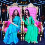 Madhoo Instagram - #blast @ayesha.jhulka super fun reuniting with my good friend @saregama_official @zeetv 💄💄💄💄