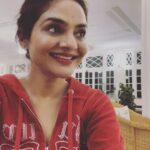 Madhoo Instagram – Back in mumbai🌺