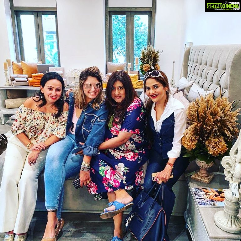 Madhoo Instagram - @nayntarathacker @pennypatel88 @priya_tanna ❤️❤️❤️❤️