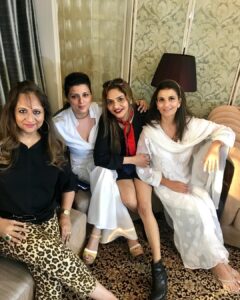 Madhoo Instagram - @rhea100 @priyakakarkapur @sharmillakhanna ❤️