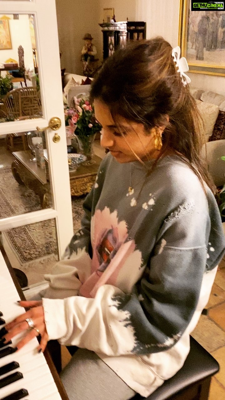 Madhoo Instagram - My talented baby @keiashahh ๐ dances like a dream and plays the piano like an angel๐