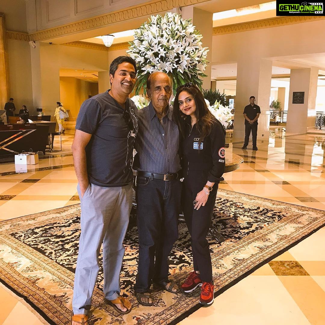 Madhoo Instagram - Happy happy birthday appa 🙏❤️❤️❤️❤️❤️❤️❤️❤️