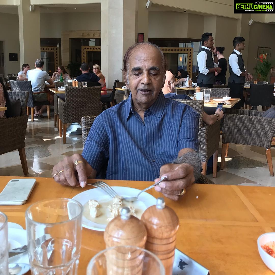 Madhoo Instagram - Happy happy birthday appa 🙏❤️❤️❤️❤️❤️❤️❤️❤️