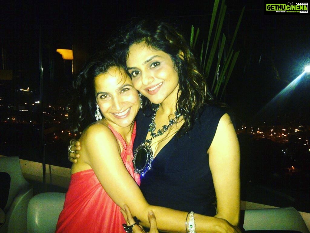 Madhoo Instagram - Happy birthday darling @shalinizaveri 💜💜💜