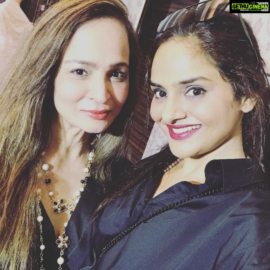 Madhoo Instagram - @smitathackeray ❤️❤️❤️