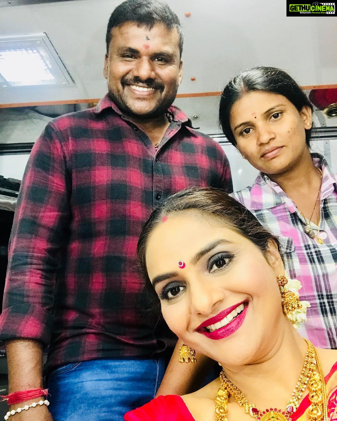 Madhoo Instagram - My beautiful team @gm6.bridalmakeup Geeta and MANJA ❤️❤️❤️