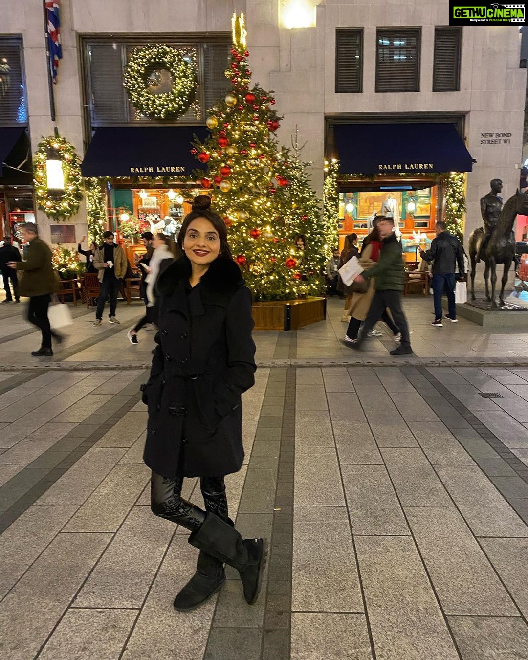 Madhoo Instagram - #christmaschronicles 💖❤️💃