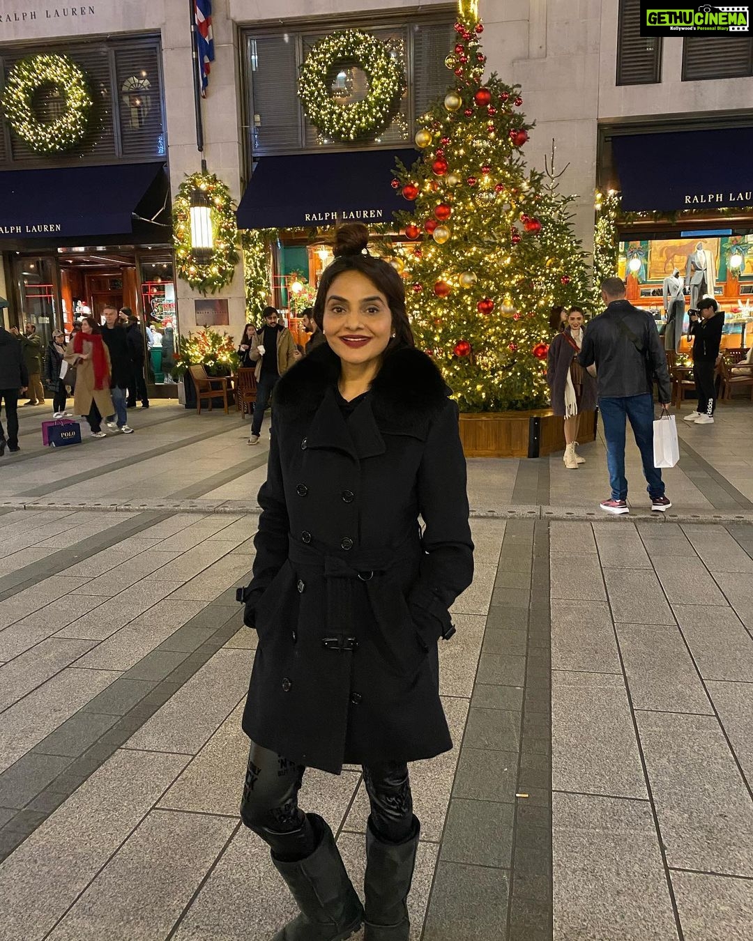 Madhoo Instagram - #christmaschronicles 💖❤️💃