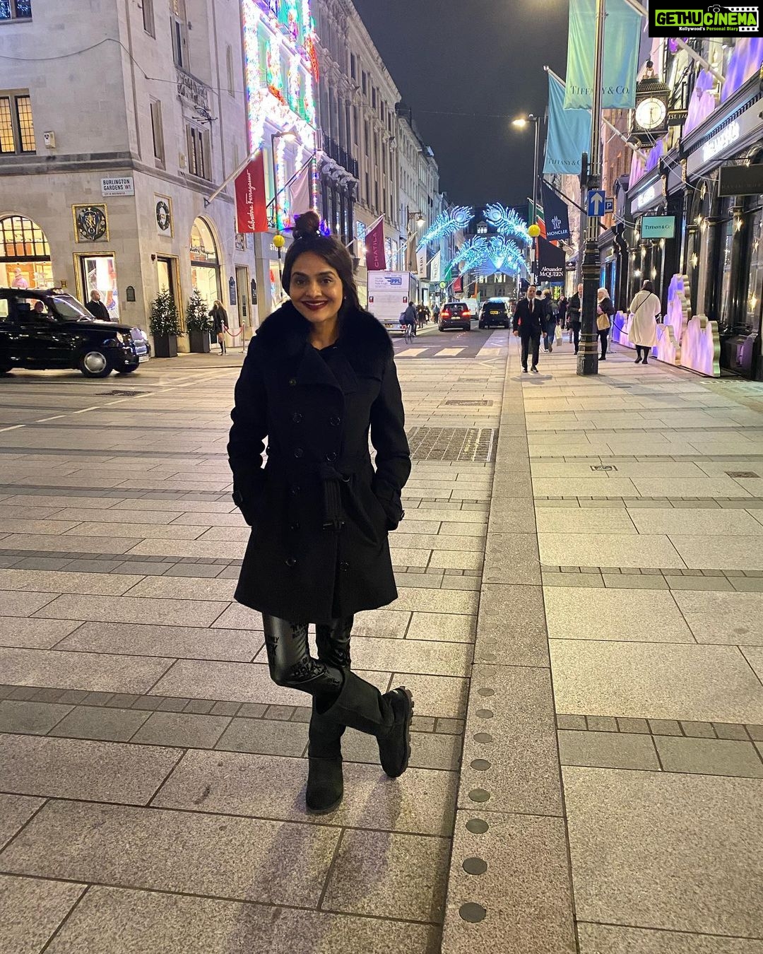 Madhoo Instagram - #christmaschronicles 💖❤️💃