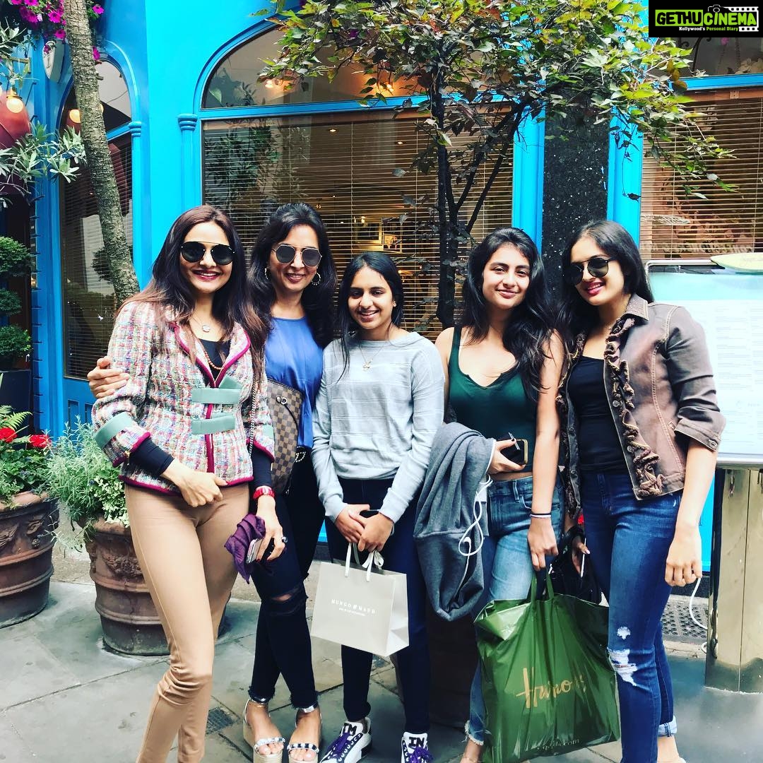 Madhoo Instagram - ❤️❤️#friends like family