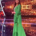 Madhoo Instagram - @saregama_official @zeestudiosofficial #lovewhatido #lovegreen💚 Mumbai, Maharashtra