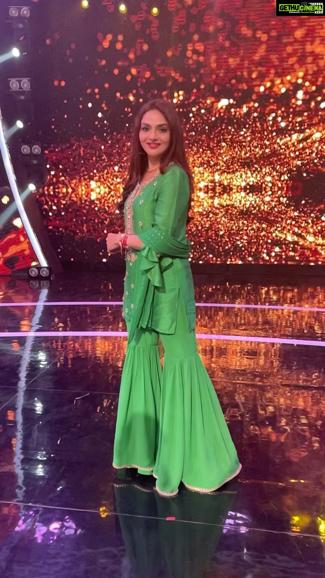 Madhoo Instagram - @saregama_official @zeestudiosofficial #lovewhatido #lovegreen💚 Mumbai, Maharashtra
