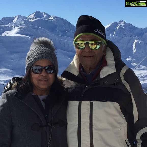Madhoo Instagram - My coolest mom dad happy happy anniversary ❤️❤️❤️❤️