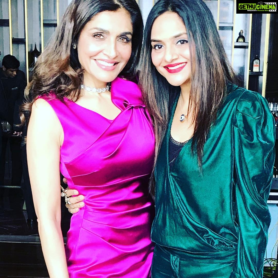 Madhoo Instagram - @queeniesinghh miss u q happy birthday 💕