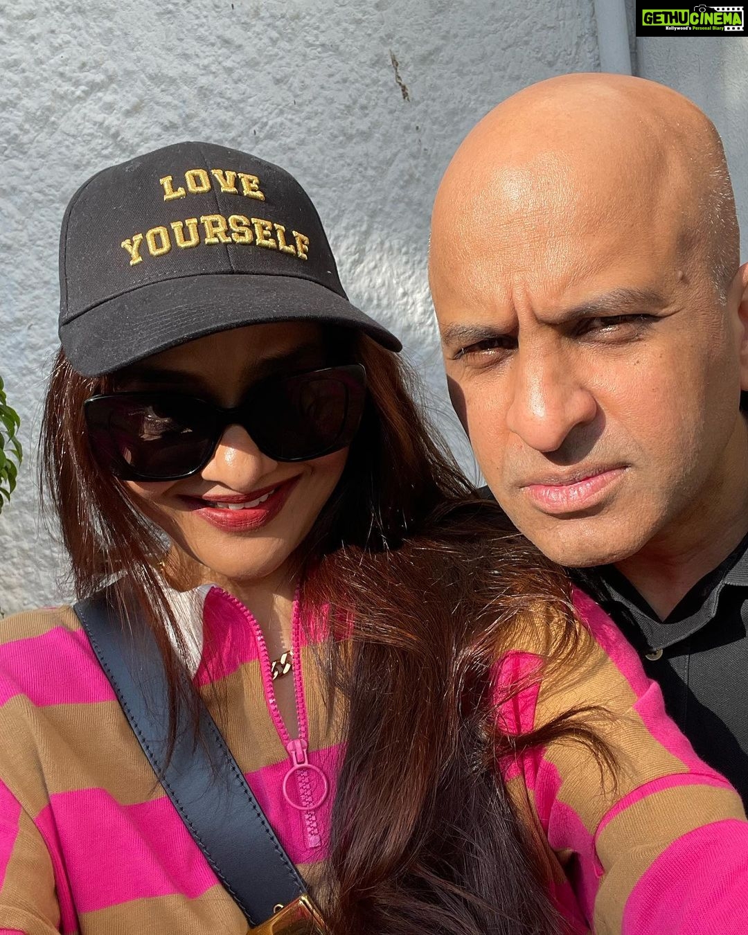 Madhoo Instagram - Sunny mumbai 💜💜💜