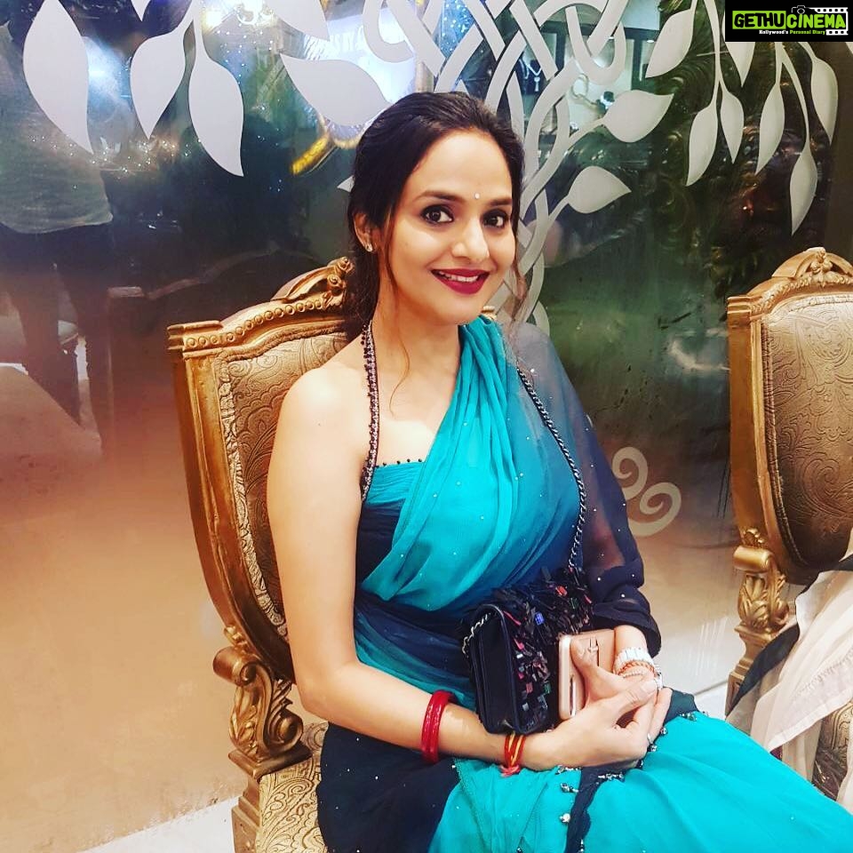 Madhoo Instagram - Thank you my q❤️ stay blessed and prosper always my love!❤️😘 @queeniesinghh @jewelsbyqueenie Thank you for the best of me❤️ @shobhaade