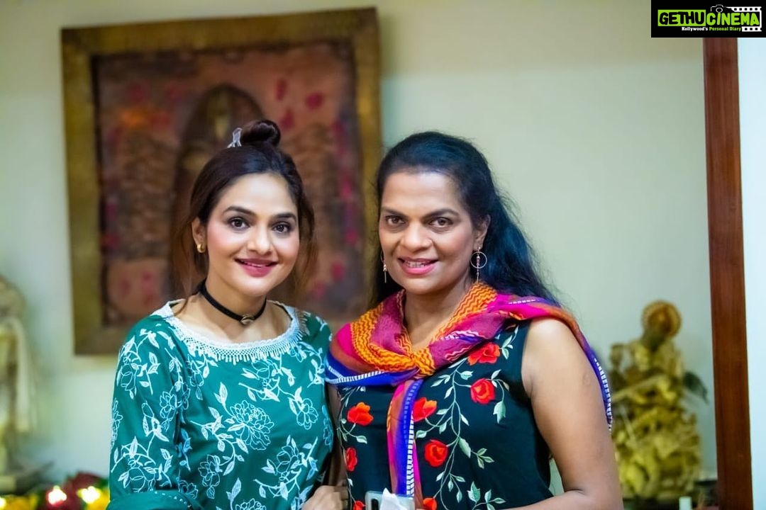 Madhoo Instagram - Happy Wala day 💜💜💜💜 @prabhaah 💄💄