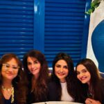 Madhoo Instagram - @sharmillakhanna @rhea100 @queeniesinghh and #me 💕💕💕💕