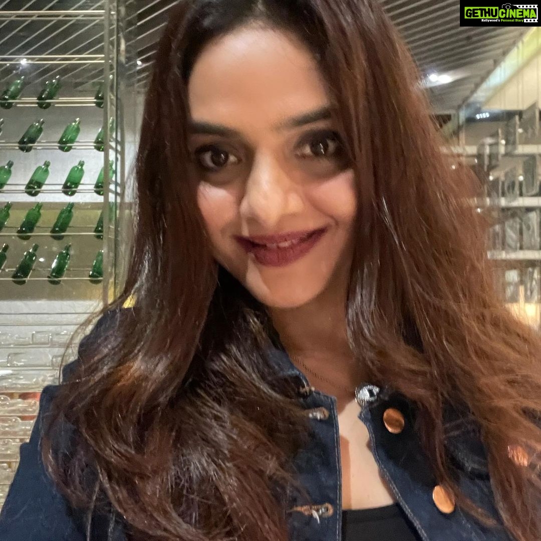Madhoo Instagram - 💜💜💜 Four Seasons Hotel Mumbai