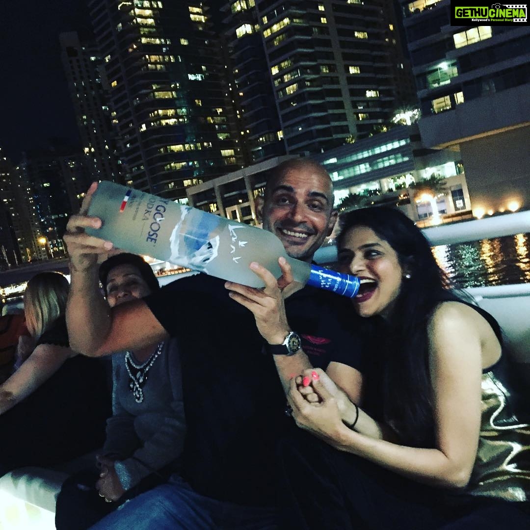 Madhoo Instagram - Abhi to party shuru hui hai❤️