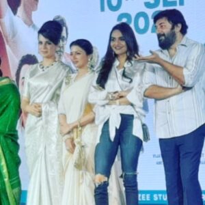 Madhoo Instagram - #thalaivi  #releasing10sept  @thearvindswami  @bhagyashree.online  @kanganaranaut  #gratitude 💜💜💜💜