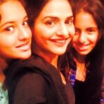 Madhoo Instagram - #happyvalentinesday 💕💕💕 @ameyaashah @keiashahh @bootheshihtzu11 ❤️❤️❤️❤️❤️❤️❤️❤️ Mumbai, Maharashtra