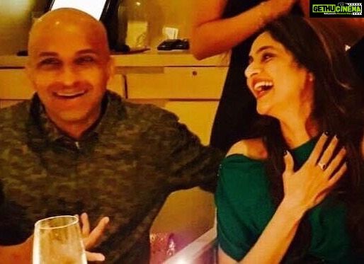 Madhoo Instagram - Happy anniversary to us ❤️❤️❤️❤️